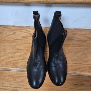 FRYE AND CO. Sleek Black Leather Booties
